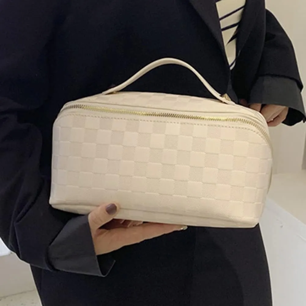 Cessfle Large Capacity Travel Cosmetic Bag Plaid Checkered Makeup Bag Portable Leather Waterproof Skincare Bag with Handle and Divider for Women 01-White