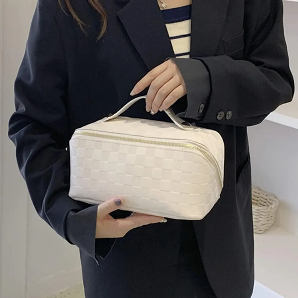Cessfle Large Capacity Travel Cosmetic Bag Plaid Checkered Makeup Bag Portable Leather Waterproof Skincare Bag with Handle and Divider for Women 01-White