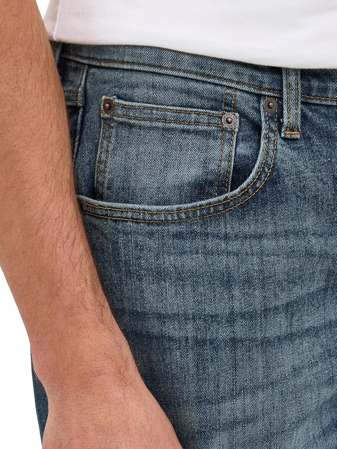 Wrangler Men's Free to Stretch Relaxed Fit Jeans